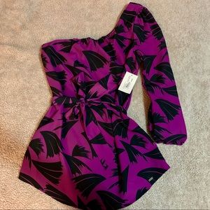 Guess one shoulder top size Small *new with tags*